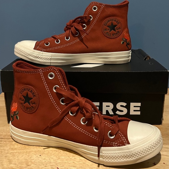 Converse Shoes - Converse women’s size 7.5